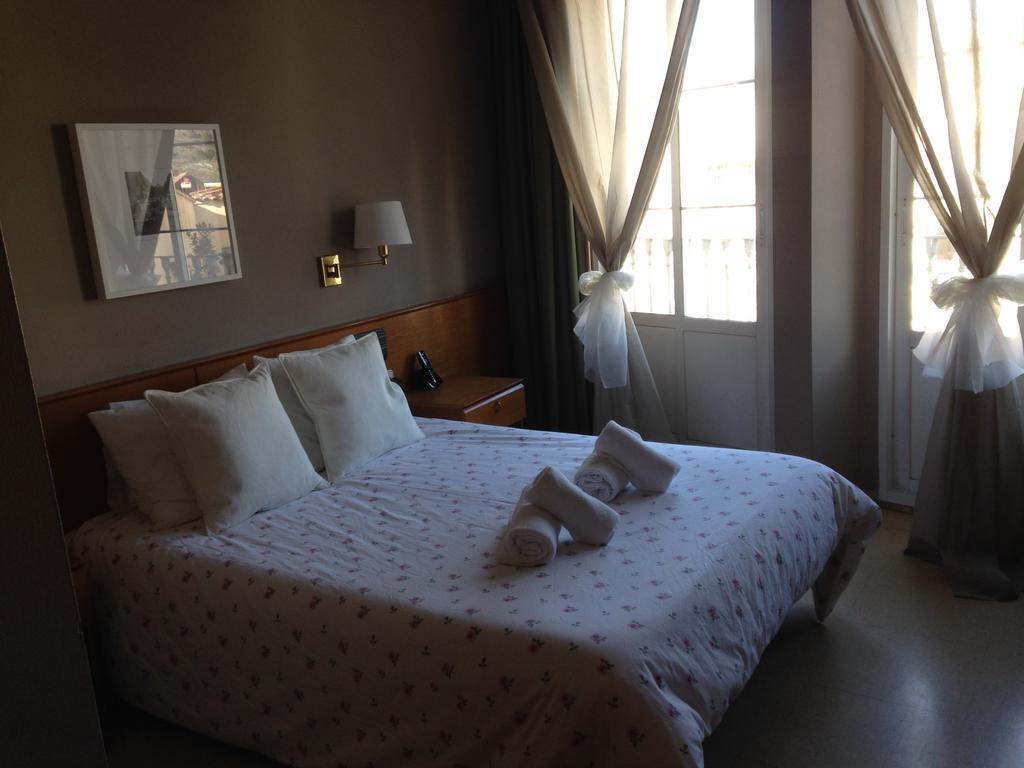 Hotel Manel Martorell Exterior photo